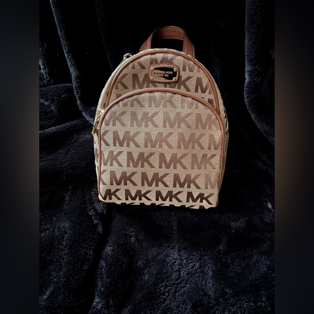 Michael Kors🤎Abbey Monogram Interior Backpack (NO CALLOUTS)